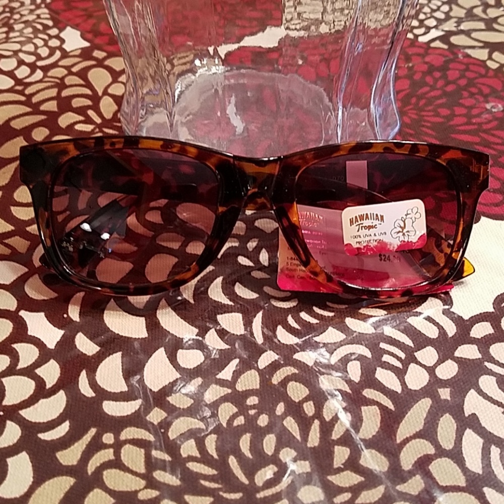 NWT Hawaiian Tropic sunglasses